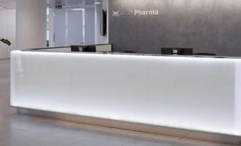 Столи, зони ресепшн та прилавки Формат